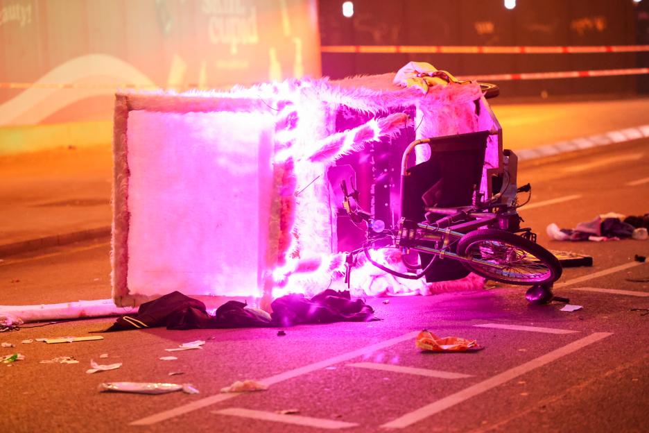Damaged rickshaw at night after a collision.