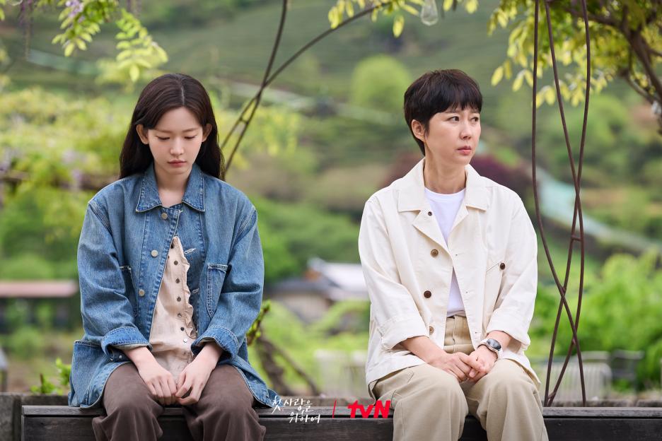 “Love, Take Two” Stars Yum Jung Ah, Choi Yoon Ji, Park Hae Joon, And Kim Min Kyu Reflect On Their Parent-Child Chemistry 4