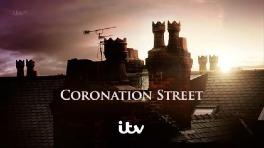 Huge Corrie star shrugs off marriage crisis to land new contract and ‘big storylines’ amid cast exodus
