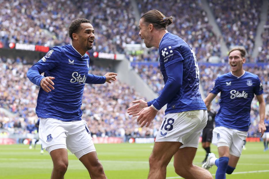 Everton players celebrating a goal.