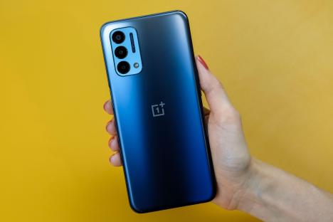 Millions of phone owners with OLD mobiles urged to change four settings that are ‘slowing’ it down and killing battery