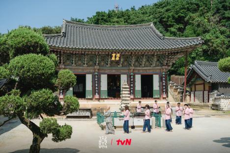 Sooyoung, Jo Yoon Hee, And Kim Sang Ho's Sobriety Journey Begins At A Temple In “Second Shot At Love” 3