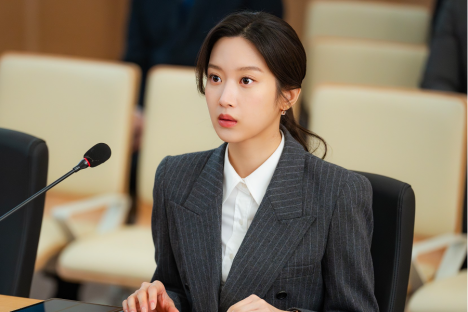 Mun Ka Young Shines As A Dedicated And Compassionate First-Year Associate Lawyer In New Drama “Law And The City”
