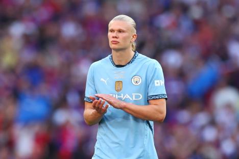 Erling Haaland of Manchester City applauding fans.