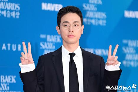 Stars Grace The Red Carpet At 61st Baeksang Arts Awards 16