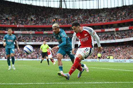 Arsenal's Gabriel Martinelli passes the ball during a match.