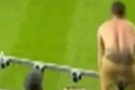 New vid shows moments leading up to Pirates fan Kavan Markwood’s horror 21ft plunge at game as family begs for prayers