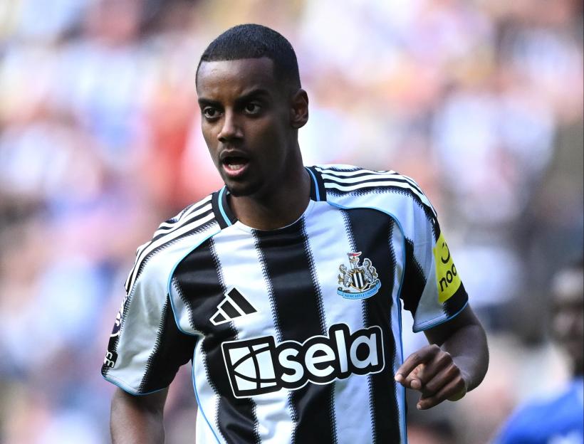 Alexander Isak, Newcastle United player, in action.