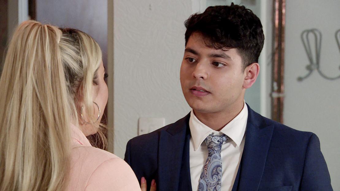 Aadi Alahan persuades Courtney Vance to attend a Freshco recruitment day.