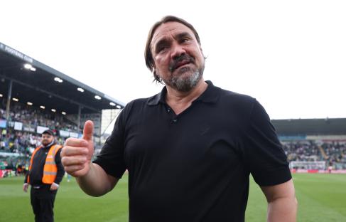 Leeds United manager Daniel Farke giving a thumbs up.