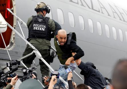 Alleged drug kingpin Gerson Aldair Galvez Calle being escorted off a plane by Colombian police.