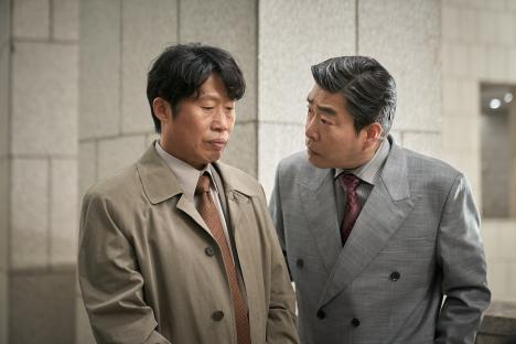 Lee Je Hoon, Yoo Hae Jin, Son Hyun Joo, And Choi Young Joon Become Entangled During A Financial Crisis In “Big Deal” 5