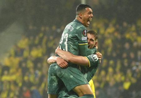 Pedro Porro and Micky van de Ven celebrating a goal.