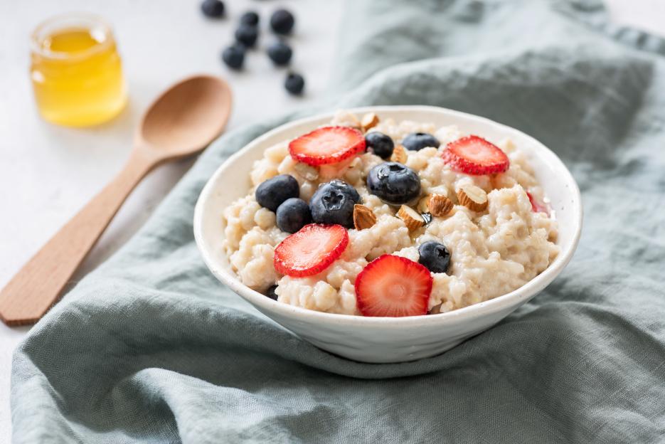 Oatmeal topped with strawberries, blueberries, and almonds.