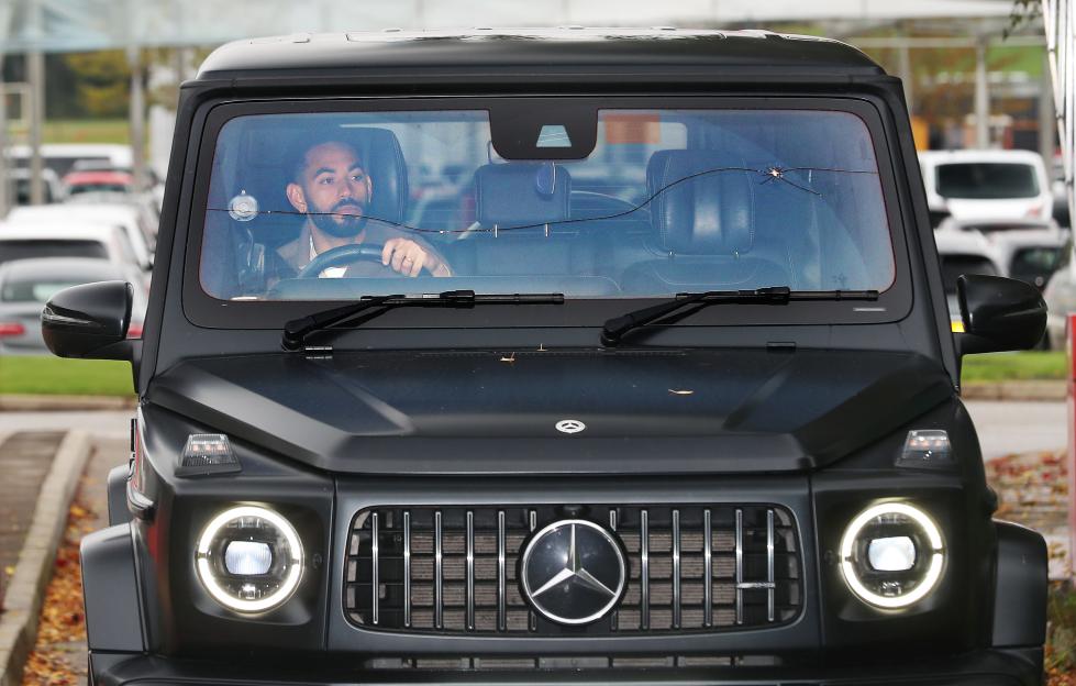 Man Utd's Matheus Cunha Spotted Leaving Training with Major Crack in £200,000 Mercedes G Wagon Windscreen
