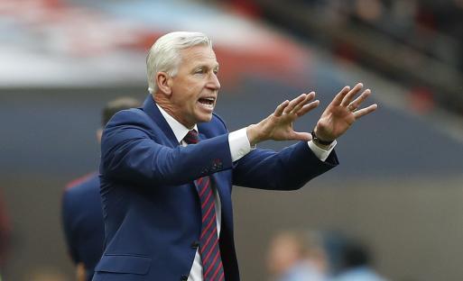 Alan Pardew, Crystal Palace manager, coaching during a match.