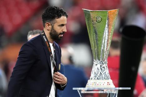 Ruben Amorim near the Europa League trophy.