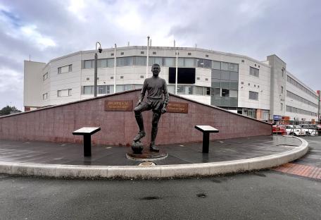 Statue of Jimmy Armfield outside Blackpool FC stadium.
