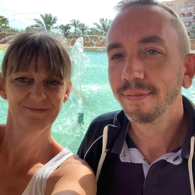 Selfie of Tracy Turner and Stuart Compton.