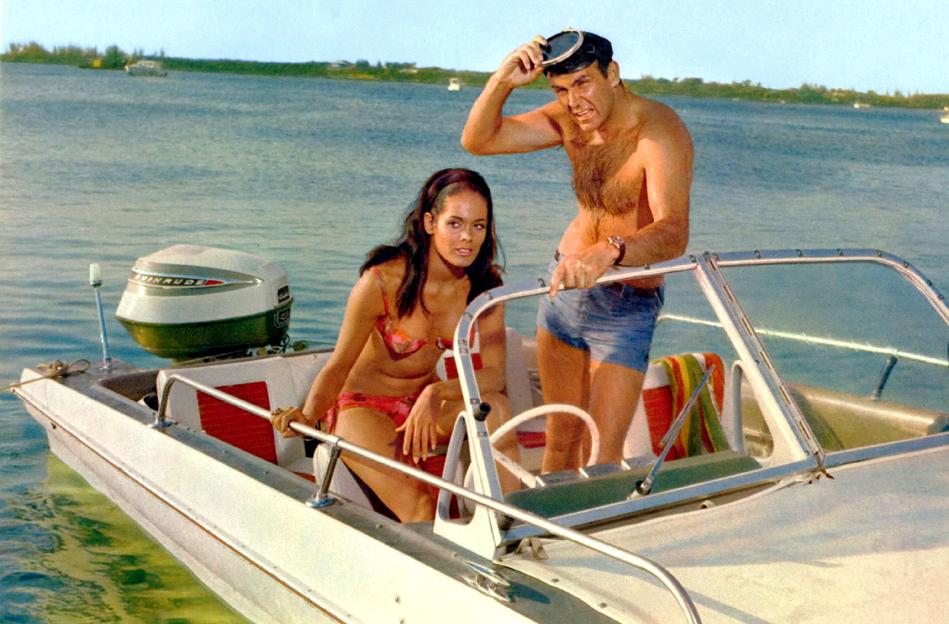 Sean Connery and Martine Beswick in a boat for "Thunderball".