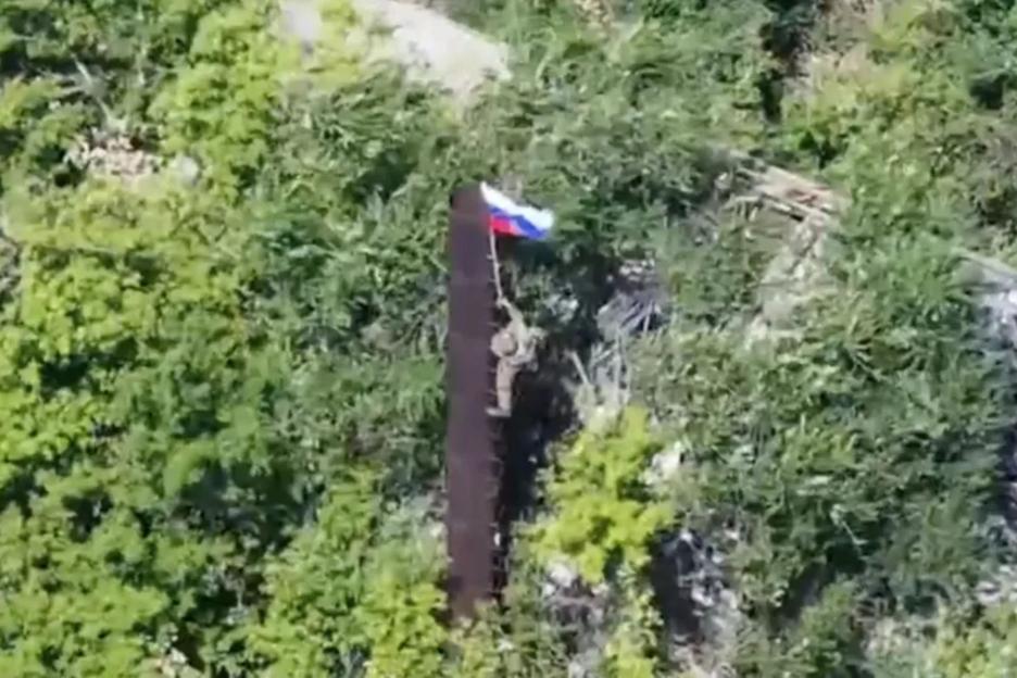 Putin’s last minute meat-grinder landgrab to seize Donbas mapped – as US bombers jet into Europe ahead of Trump talks