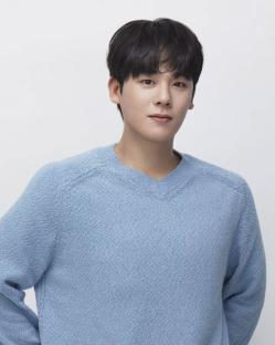 Lee Jung Ha Poses In Charming New Profile Photos 6