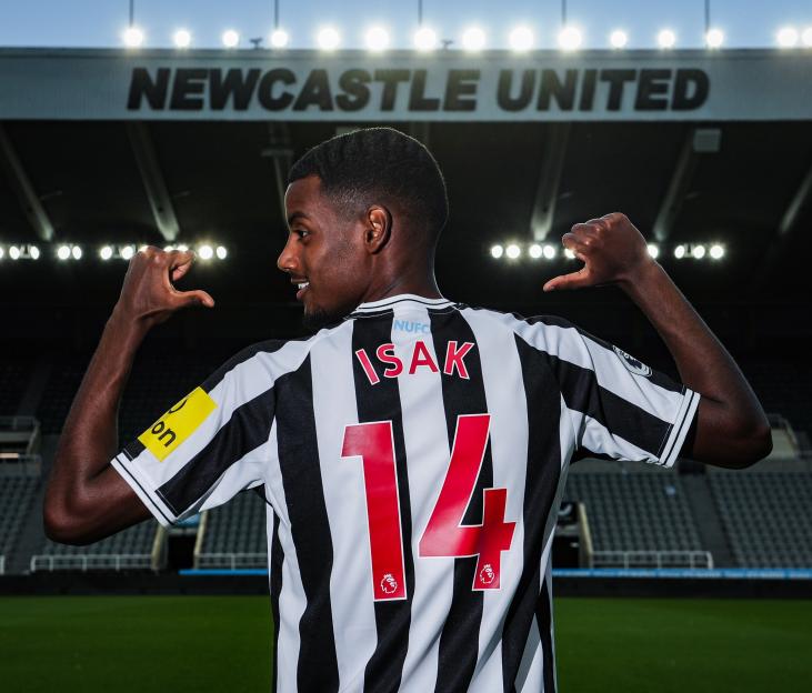 Alexander Isak poses in his Newcastle United jersey.