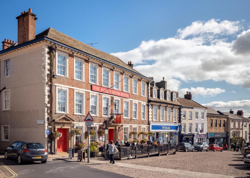 The King's Head Hotel on a street in Richmond, North Yorkshire, England.