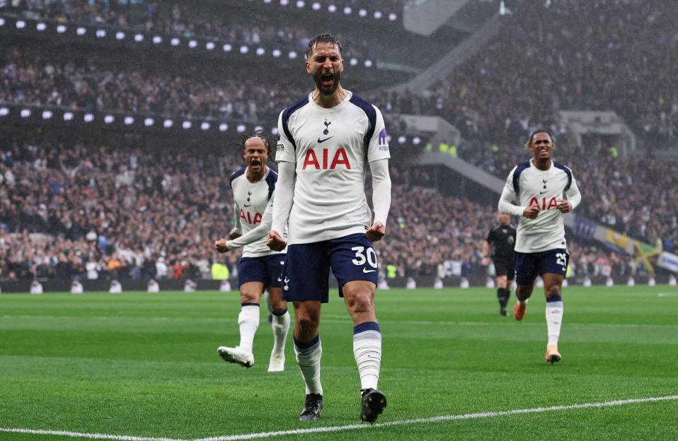 Premier League - Tottenham Hotspur v Aston Villa