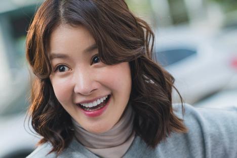 Lee Si Young’s Excitement Over Owning Her First Home Is Short-Lived In “Salon De Holmes”