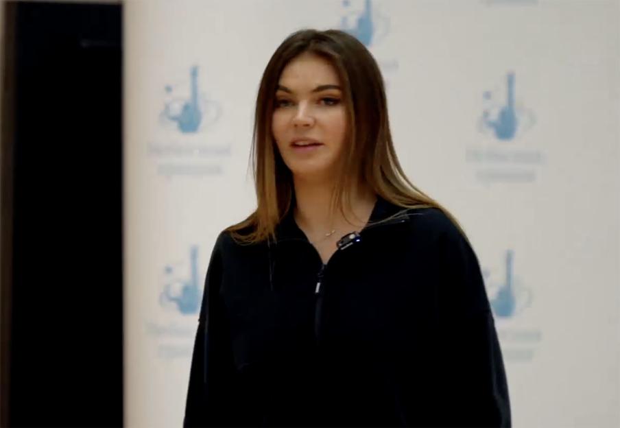 Alina Kabaeva reappearing in public.
