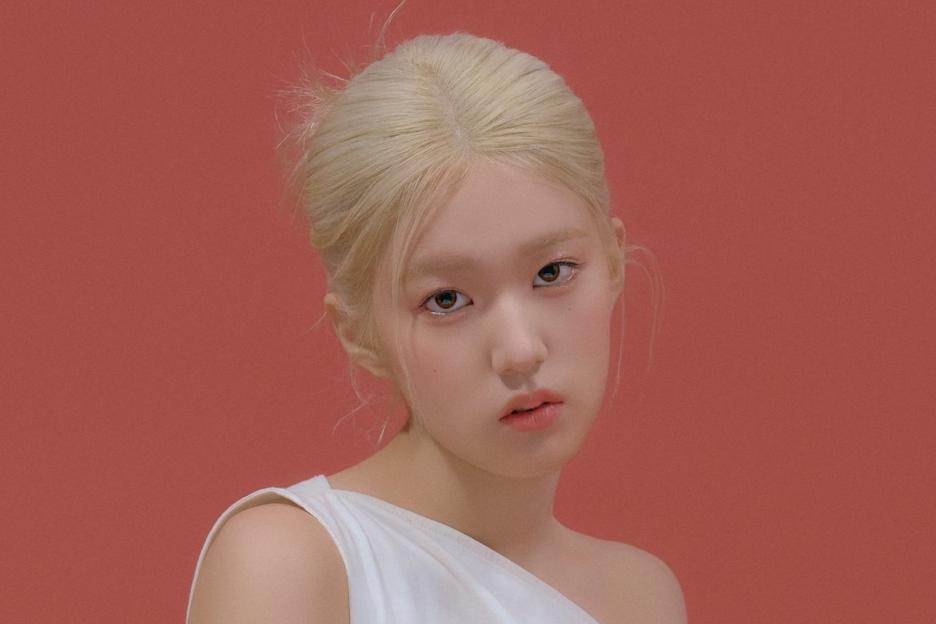 izna’s Yoon Ji Yoon Leaves Group