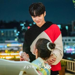 Park Ji Hu And Ha Yoo Joon Share A Romantic Moment In “Spring Of Youth”; 4