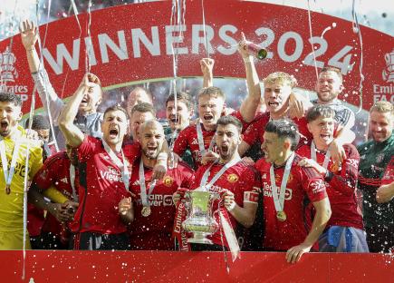 Manchester United players celebrating their FA Cup victory.