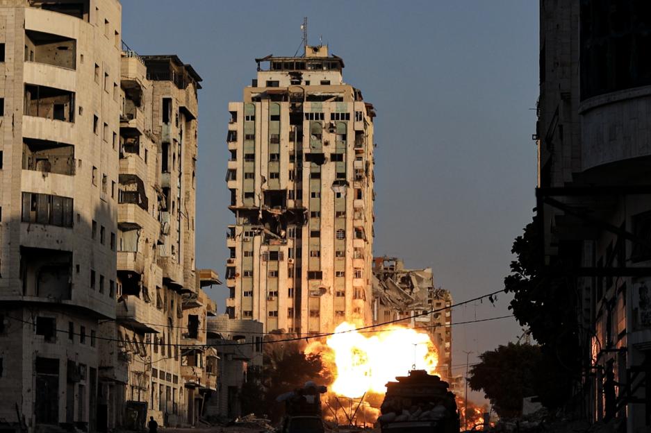 The high-rise Mekka Tower in Gaza City burning after being struck by Israeli missiles.