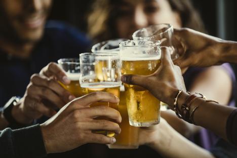 Beer fans go wild for ‘brilliant’ summer must-have to keep drinks cool that’s on sale for 50% off